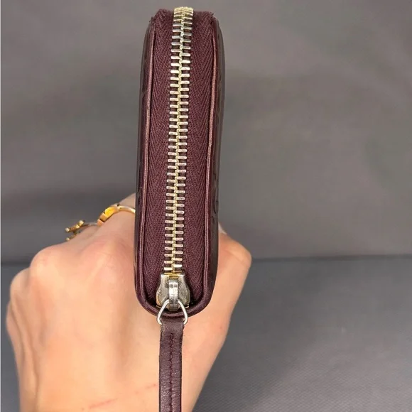 Gucci Bordeaux Guccissima Leather Zip-Around Wallet — Full Inclusion - Picture 6 of 9